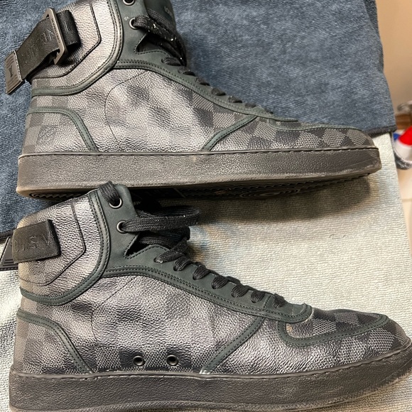 Men’s Louis Vuitton shoes - Picture 6 of 8